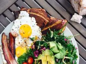 superfoods for fertility, salad with eggs