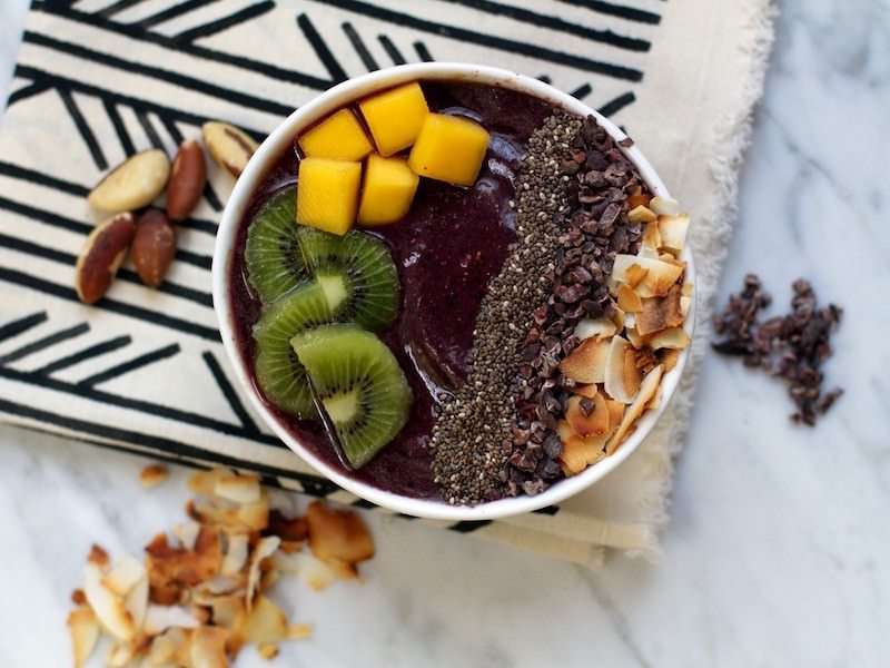 chia seeds for fertility, image of a fruit and chia seed bowl