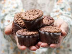 how does gluten intolerance affect fertility, person holding muffins